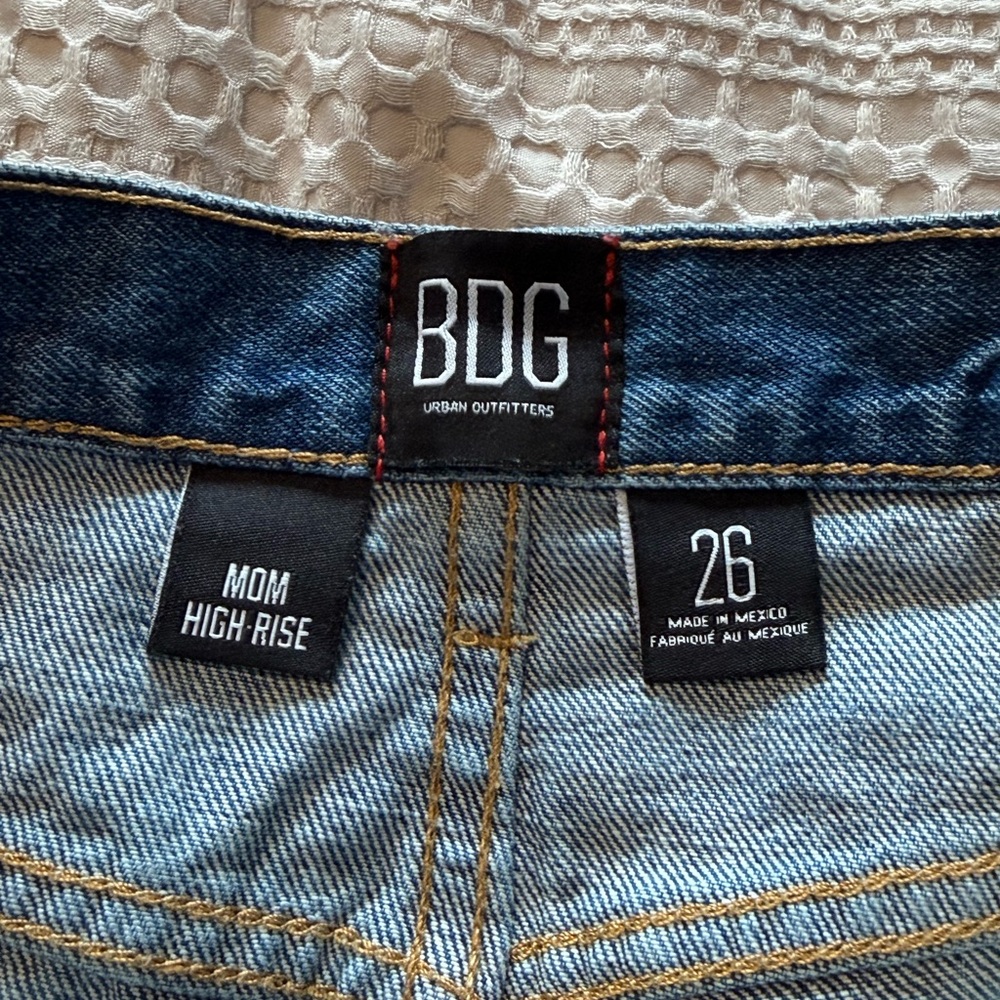 BDG Light Blue High-Rise Mom Rolled Hem 100% Cotton Denim Jean Shorts size 26 - Picture 5 of 9